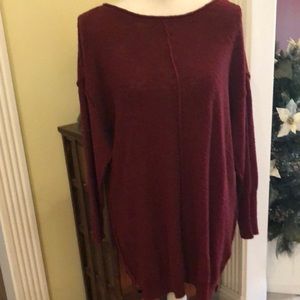 EUC Burgundy sweater by Two by Vince Camuto